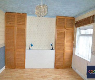 2 bedroom end of terrace house to rent - Photo 4