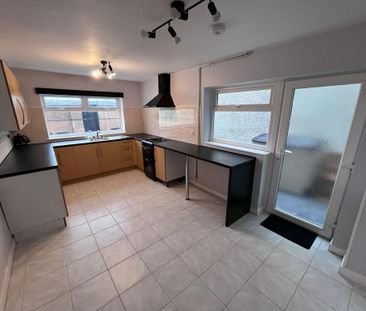 3 bedroom terraced house to rent - Photo 4