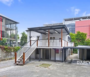 Newly Renovated & Sophisticated Unit - Photo 4