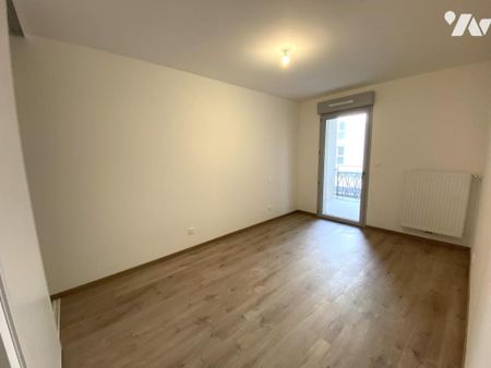 Appartement au 1er étage, 2 chambres, grande terrasse, place de parking - Photo 5