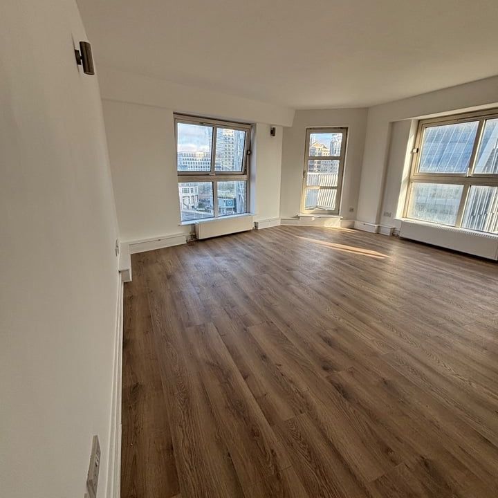 1 Bed Flat, Cascades Tower, E14 - Photo 1