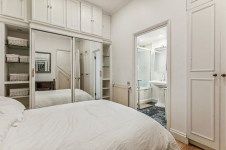 2 bedroom flat in South Kensington - Photo 3