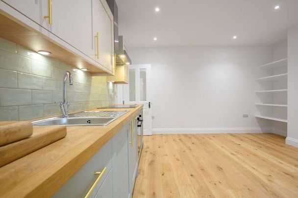 2 bedroom ground floor flat to rent - Photo 1