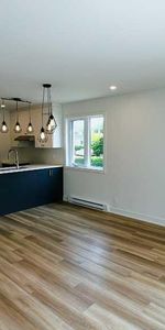 Beautiful Two-Storey 5½ Apartment in a Triplex for Rent in Longueuil! - Photo 4