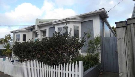 Newtown Character Cottage - Photo 4