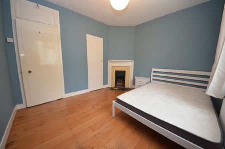 3 Bed Flat, Greenleaf Close, SW2 - Photo 3