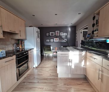 3 Bed Semi-Detached House, Brenley Gardens, SE9 - Photo 6