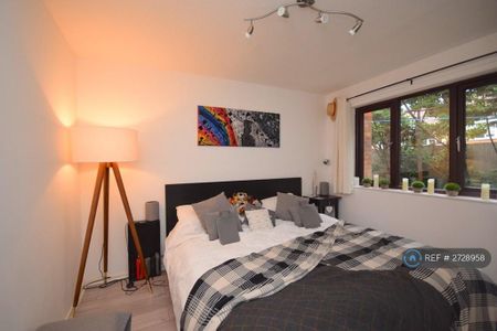 2 bedroom flat to rent - Photo 4