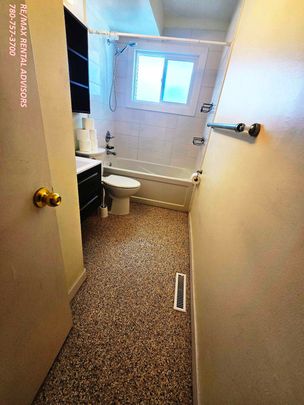 #2 11839 45 Street Northwest - Photo 1