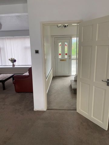 4 Bed Semi-Detached House, Montrose Road, S7 - Photo 4