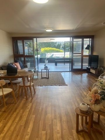 Riverfront FULLY furnished apartment inc. linen etc with large terrace, Pet friendly - Photo 3