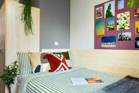 Extra Large Standard Double Ensuite - Photo 3