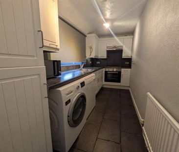 3 bedroom end of terrace house to rent - Photo 4