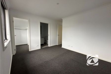 COMFORTABLE LIVING IN A CONVENIENT LOCATION - Photo 3