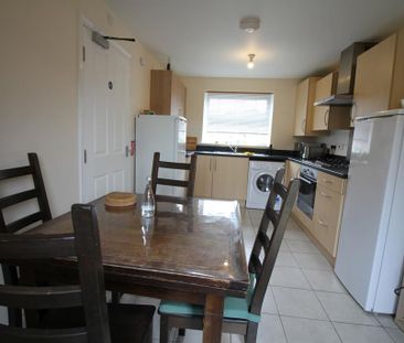 3 bedroom terraced house to rent - Photo 5