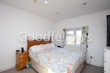 4 bedroom semi-detached house to rent - Photo 3