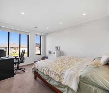 Elegant Family Home in a Prime Manor Lakes Location - Photo 6