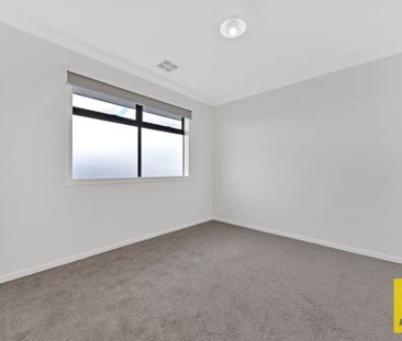 Spacious Double-Storey Home for the Growing Family! - Photo 4