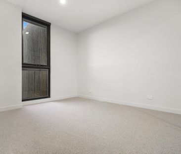 Modern Apartment in Prime Preston Location - Photo 2