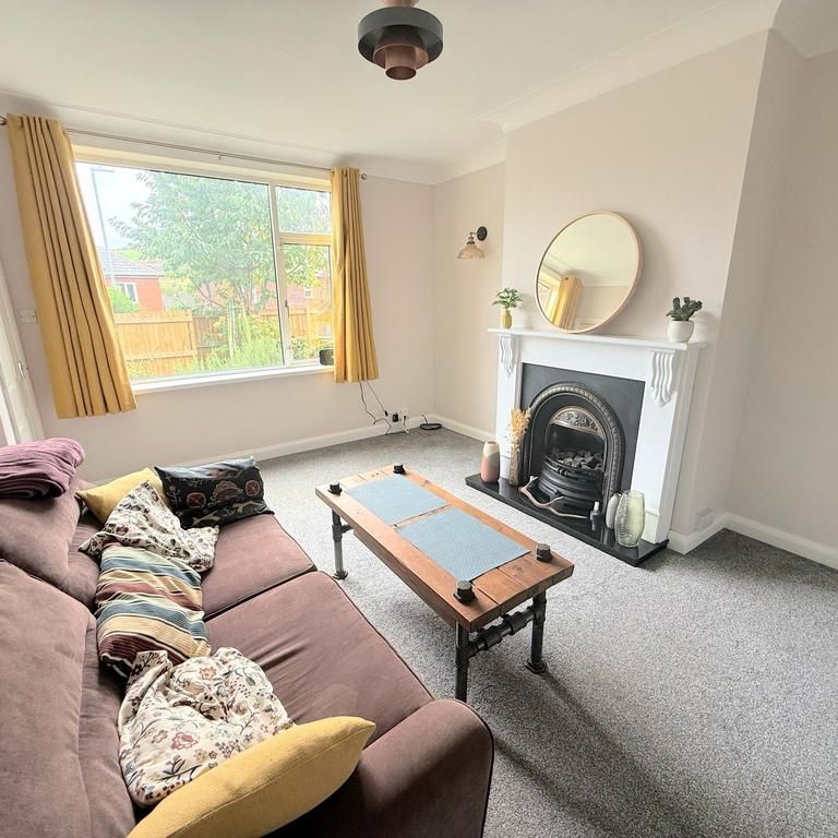 2 bedroom end of terrace house to rent - Photo 1