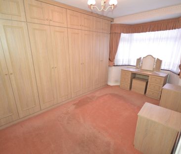 4 Bed Terraced House, Ashburton Avenue, IG3 - Photo 4