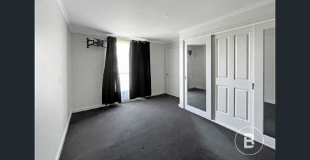 NEAT AND UPDATED THREE BEDROOM HOME ON CORNER BLOCK IN A GREAT LOCATION - Photo 4