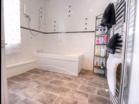 4 bedroom terraced house to rent - Photo 4