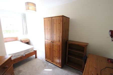 3 bedroom flat to rent - Photo 3