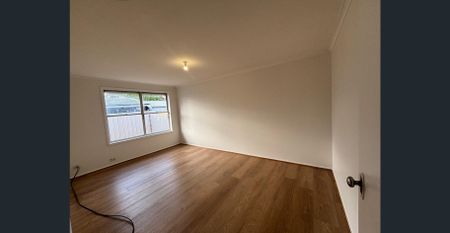 Freshly renovated with new floors, curtains and fully painted! - Photo 2