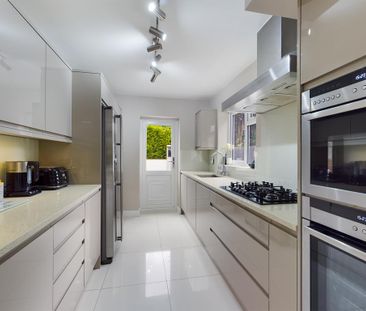 3 bedroom semi-detached house to rent - Photo 5