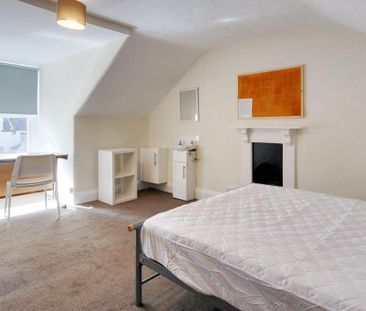 6 bedroom terraced house to rent - Photo 1