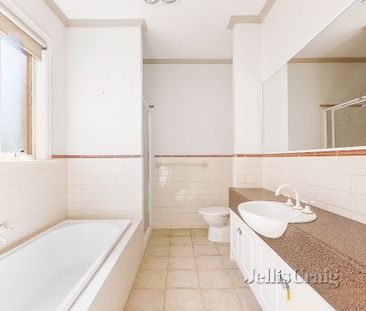 6 McGuire Crescent, Williamstown - Photo 5