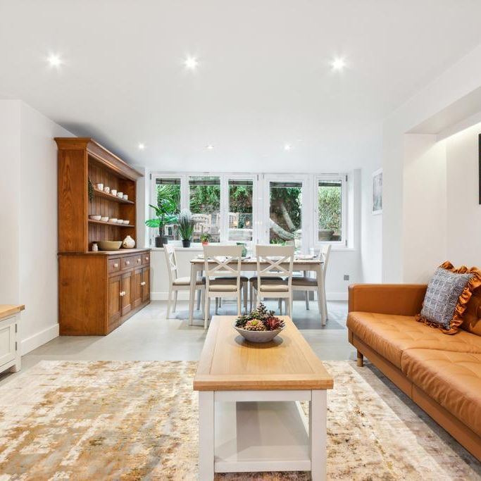 4 bedroom end of terrace house to rent - Photo 1