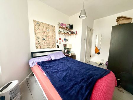2 Bed Flat, Renton Close, SW2 - Photo 2