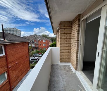 Light filled 3 bedroom - Photo 6