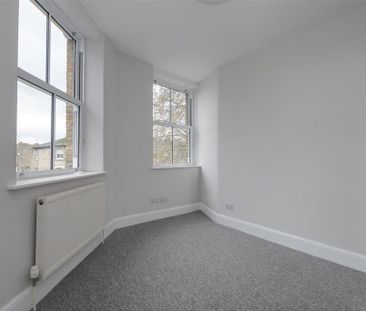 3 bedroom flat to rent - Photo 3
