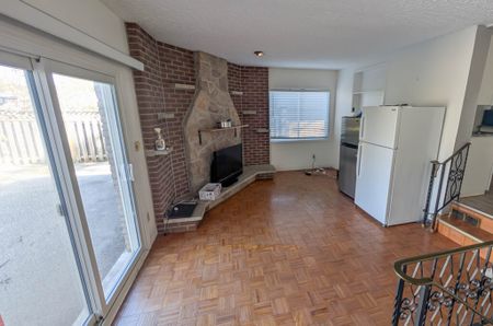 Private Rooms in Professional Shared Home – Great Location - Photo 3