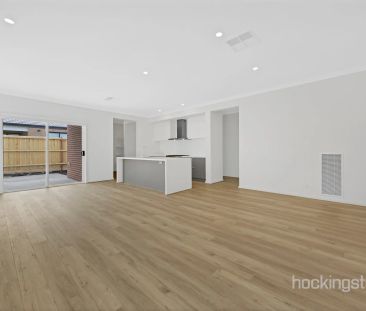 BRAND NEW LUXURIOUS FAMILY HOME - Photo 4