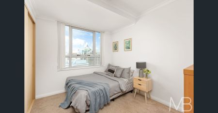 SOPHISTICATED SKY-LEVEL LIVING WITH UNBEATABLE CONVENIENCE - Photo 4