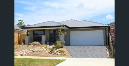 LUXURIOUS FAMILY HOME!!! - Photo 2