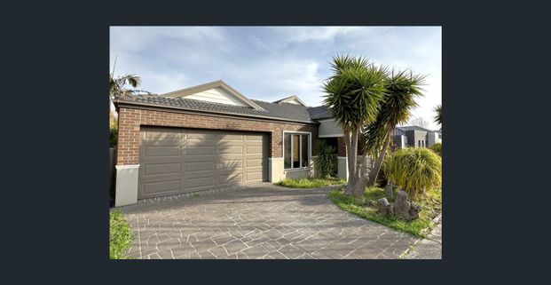 Four bedroom stunning home in the heart of Epping - Photo 1