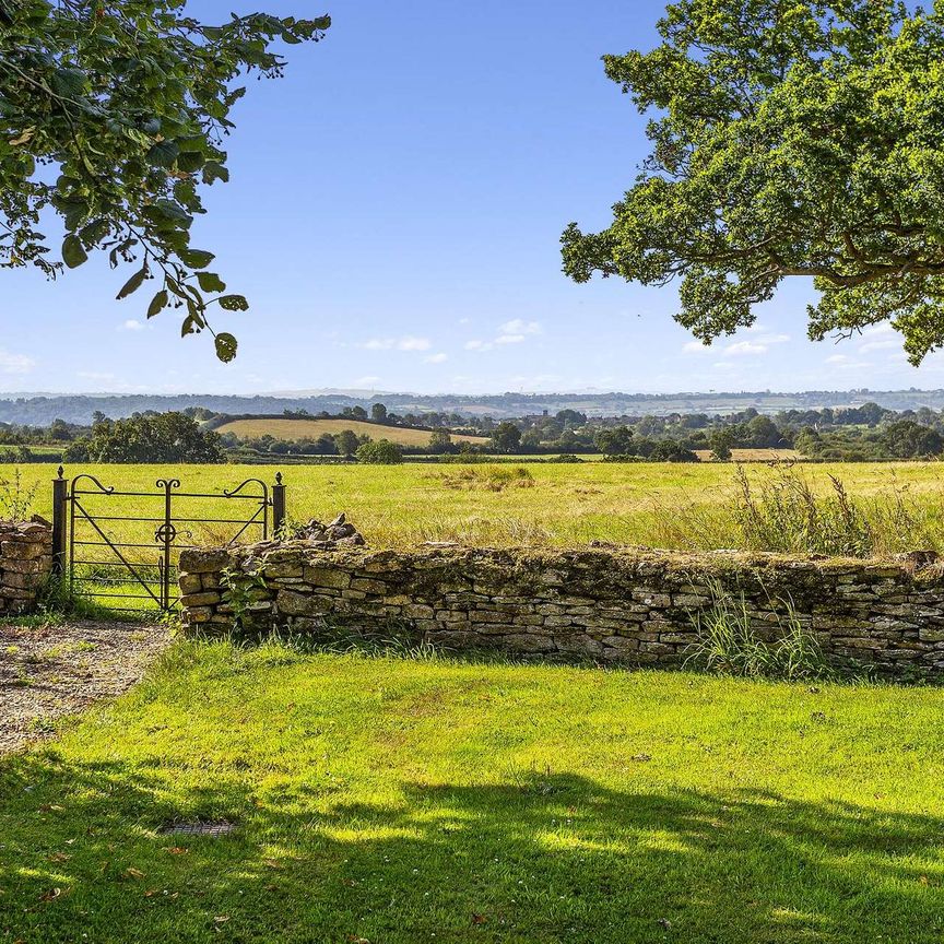 A beautiful four bedroom detached Barn. - Photo 1