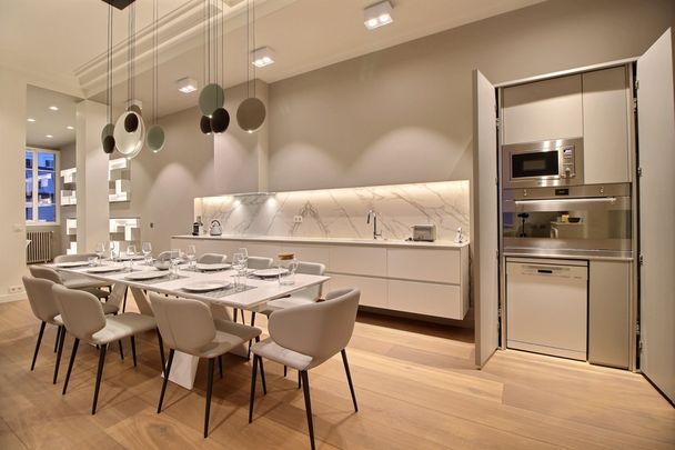 APPART. 3 CHAMBRES – 75008 - Photo 1