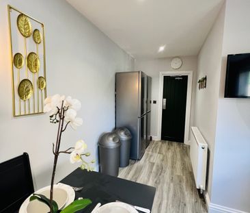 BEDROOM 5 – MEDIUM DOUBLE ENSUITE - Photo 2