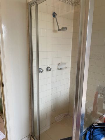 Altona Meadows - Photo 4