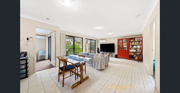 Unfurnished Two Bedroom Apartment Suitable for young family or friends. - Photo 1