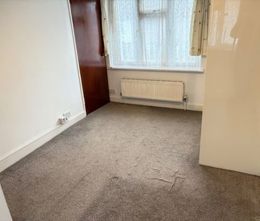 1 Bed Flat, Very Near Maple Grove Area, W5 - Photo 3