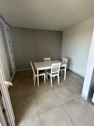 Location Appartement 4 pièces 73m² MARIGNANE 13700 - Photo 2