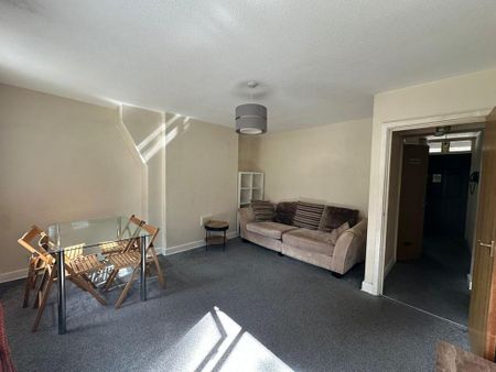 1 bedroom in a house share to rent - Photo 3