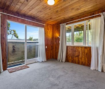 Charming 3BR Home Near Muriwai Beach! - Photo 3